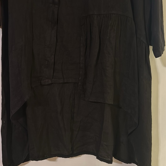 High quality linen tunic by Devitalia in black, fits size small to medium. - Picture 2 of 4
